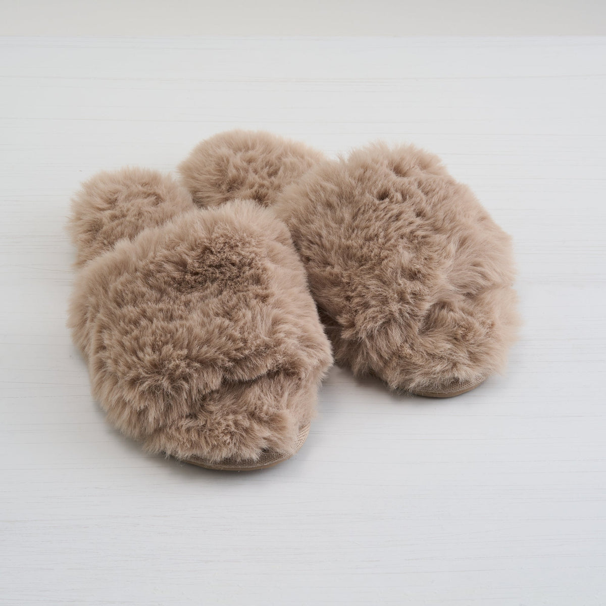 Waterfront Solid Faux Fur Slide - Moonbeam