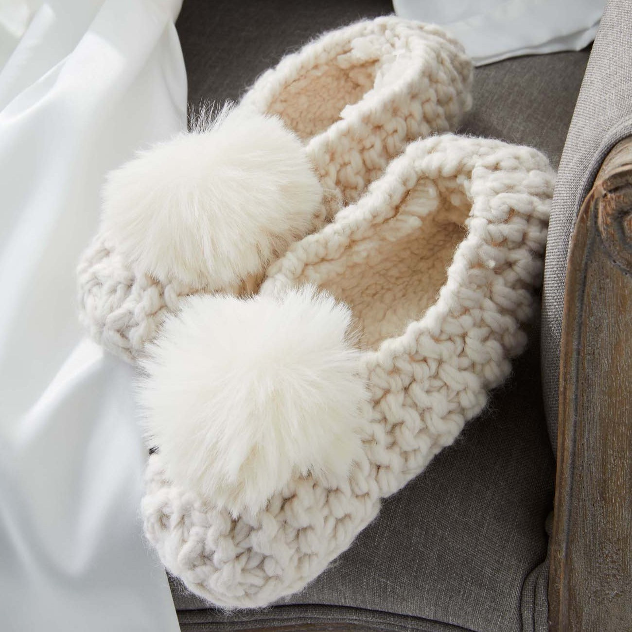 Inc pom pom online slippers